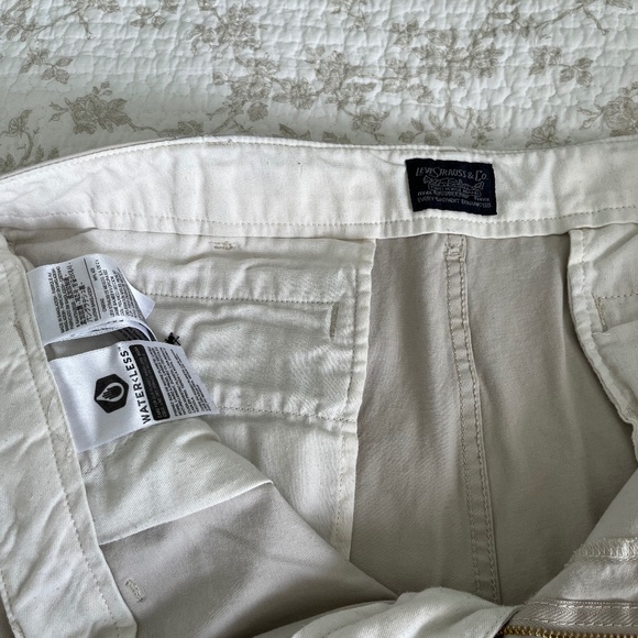 Levi’s Chino Pants - Picture 3 of 5